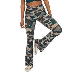 OFFLINE by Aerie Flare High-Rise Leggings - Green Camo  NWT Small Short